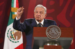 El presidente Andrés Manuel López Obrador, durante su conferencia matutina en Palacio Nacional, en la Ciudad de México, el 18 de abril de 2022.