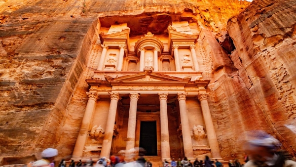 Vista de El Tesoro, situado en el sitio arqueológico de Petra.