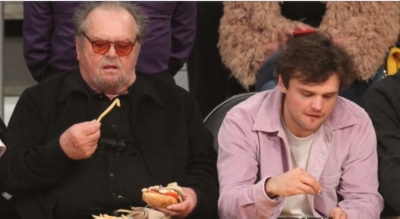 Jack Nicholson es un reconocido fanático de los Los Angeles Lakers. Estos lugares le pertenecen desde los años 70 cuando los adquirió y renova anualmente su abono al estadio