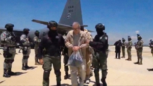 Imagen del traslado de 26 reos mexicanos relacionados con el narcotráfico a EE.UU. 12 de agosto de 2025.