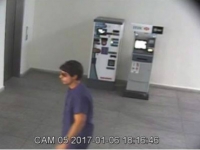 Cámaras de videovigilancia captan el rostro y acción del autor del atentado.