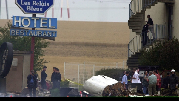Un avión de Air France mató a 112 personas al estrellarse contra un hotel poco después de despegar del aeropuerto de Paris Roissy, el 25 de julio de 2000