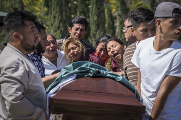 Familiares de Juan Carlos Medina, asesinado en Irapuato, Guanajuato.