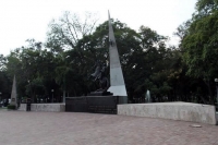 Brigada Callejera informó que durante la madrugada los uniformados corrieron a las sexoservidoras y transexuales del Parque Morelos.