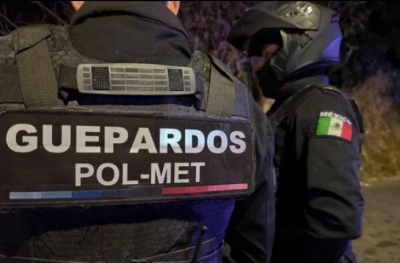 La Policía Metropolitana aseguró a dos hombres sospechosos de pertenecer a una banda de motoladrones.