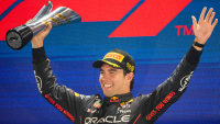 Sergio &#039;Checo&#039; Pérez celebra su victoria en el Gran Premio de Fórmula 1 de Singapur, el 2 de octubre.