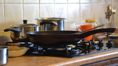 Revelan que las sartenes y cacerolas antiadherentes pueden causar cáncer