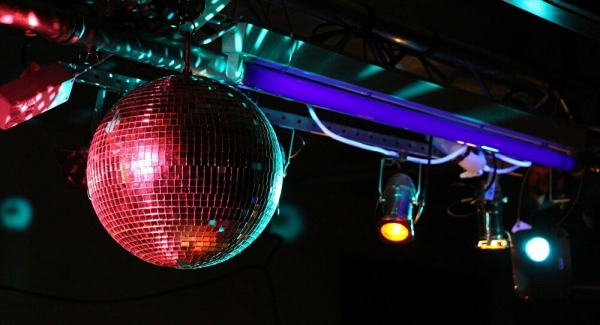 Indignante: unos estudiantes organizan fiestas de COVID-19 en EEUU para contagiarse