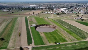 El socavón gigante formado en México se expande y comienza a 'devorar' una casa