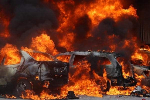 Maestros se siguen: queman ahora autos del Congreso; toman Aeropuerto de Morelia