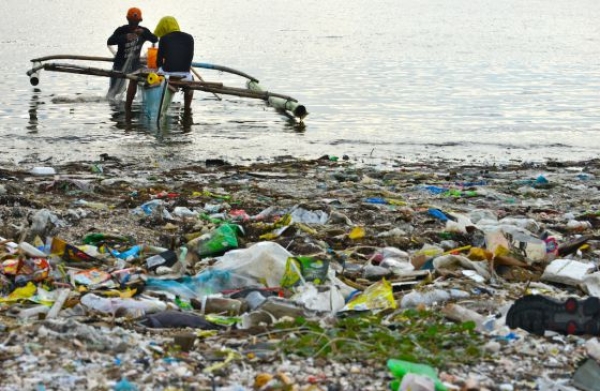 Aunque el plástico es más visible en la costa, la mayoría acaba en las zonas centrales de los océanos. En la imagen, en Freedom Island, en Manila, Filipinas. / Stiv Wilson / The 5 Gyres Institute
