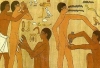 Grabado de la tumba de Ankhamahor que representa una circuncisión con una piedra de sílex.