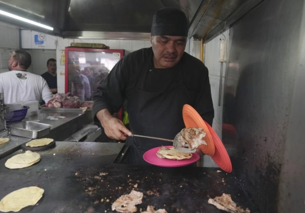 El primer puesto de tacos mexicano en conseguir una estrella Michelin es un pequeño negocio donde el calor hace la carne