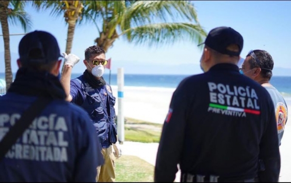 Personal de Protección Civil se cerciora de que no haya actividades recreativas en áreas comunes o en la playa, donde hacen patrullajes. 