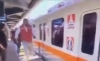 Alcalde de Tlajomulco corre detrás de un tren que debía inaugurar y no logra subirse