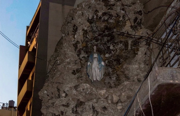 ¿Milagro? Imagen de la virgen María permanece intacta tras explosión en Beirut