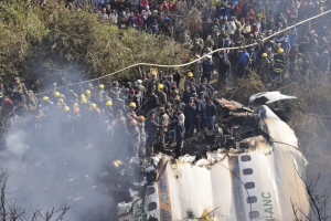 68 muertos y 4 desaparecidos tras accidente aéreo en ciudad turística de Nepal