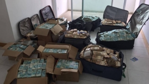 Dinero incautado por la policía brasileña