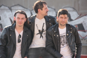 CANÍBALES: Satanás se droga en secreto con su rocanrol