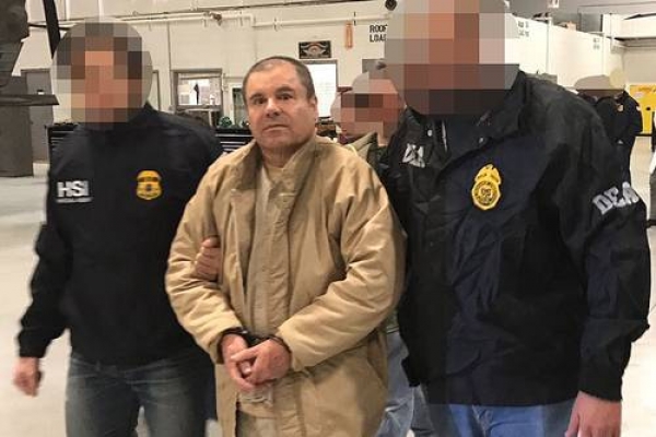 Imagen de archivo de Joaquín &#039;El Chapo&#039; Guzmán en el momento de su traslado a EStados Unidos.