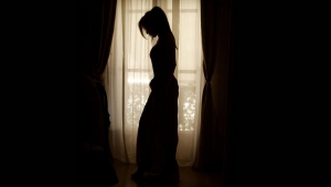 Una brasileña de 19 años subasta su virginidad para comprarle una casa a su madre