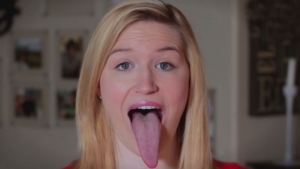 La mujer con la lengua más larga del mundo