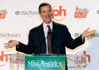 Sam Haskell, presidente de Miss America, en un acto público de 2010.