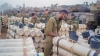 Soldados israelíes almacenan proyectiles de tanque en un área en la frontera entre Israel y Gaza. 1 de enero de 2024.