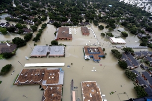 Alcalde de Houston impone toque de queda
