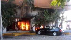 Puerto Vallarta: El saldo de los ataques en Vallarta es de cinco gasolineras quemadas, tres bancos incendiados, varios vehículos incinerados y dos centros comerciales desalojados