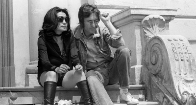 Yoko Ono, junto a su marido, John Lennon, fundador de The Beatles