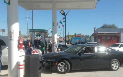 Pemex ya vende gasolina en EU... ¡a $7 pesos!