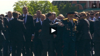 VIDEO: Putin defiende a un veterano de sus propios guardaespaldas