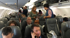 Parte primer vuelo comercial de EEUU a Cuba en 50 años