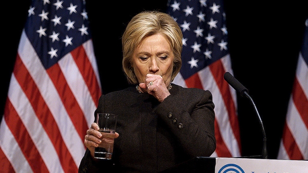 ¿Qué es esa &#039;misteriosa sustancia verde&#039; que Hillary Clinton escupe en un vaso de agua? (Video)