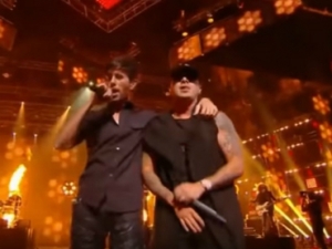 Enrique Iglesias interpretó el tema &#039;Duele el corazón&#039; junto con Pitbull.