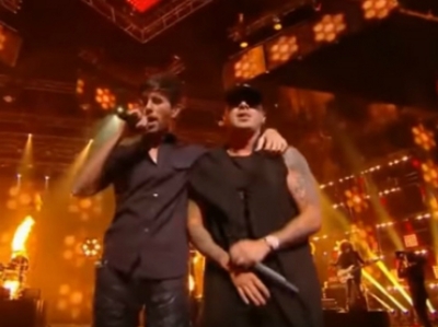 Enrique Iglesias interpretó el tema 'Duele el corazón' junto con Pitbull.