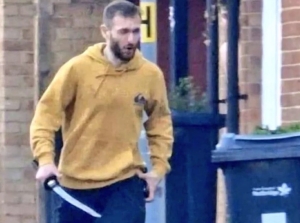 Un hombre con una espada ataca a los transeúntes en Londres, mata a un niño de 14 años e hiere a otros 4