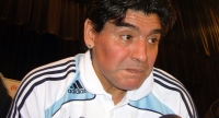 Internan de urgencia a Diego Maradona