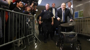 Harvey Weinstein, a su llegada este lunes al tribunal penal del Estado de Nueva York.