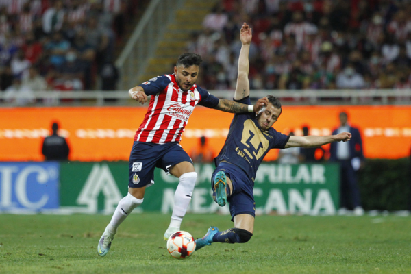 Chivas logra anotar tres goles a Pumas