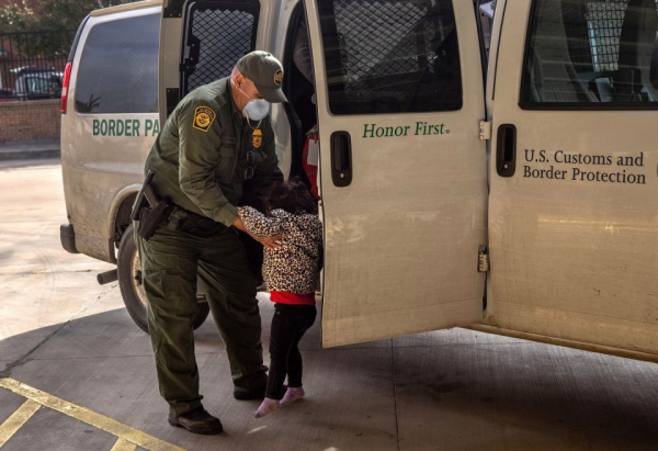 Cinco niños aparecieron solas.