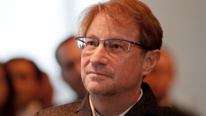 El escritor mexicano Andres Roemer en un evento en la Unesco, París, 8 de septiembre de 2017