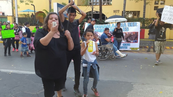 Comerciantes se manifiestan en la CEDHJ