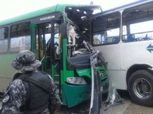 Los conductores de ambas unidades se encuentran en estado grave.
