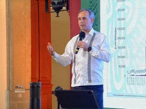 El subsecretario de Salud, Hugo López-Gatell durante conferencia de prensa.