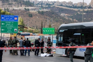 Seis muertos y seis heridos graves en Jerusalén cuando palestinos abren fuego contra un autobús y peatones