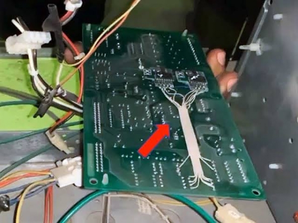 Qué son los &#039;gusanos&#039;, los dispositivos para estafar a clientes en gasolineras de México