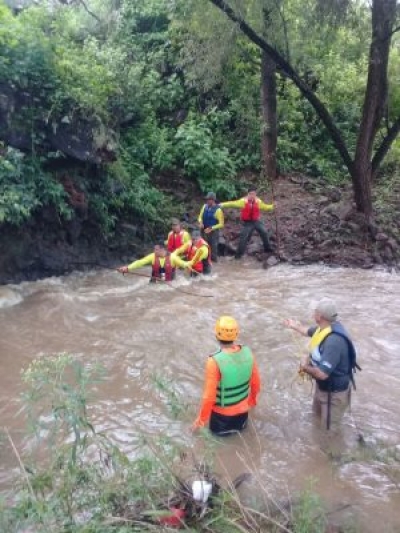 Aún no encuentran a la niña de 5 años arrastrada por corriente de río de Arandas