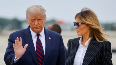 El presidente de EE.UU., Donald Trump, y su esposa Melania en el Aeropuerto Internacional Cleveland Hopkins en Ohio, EE.UU., el 29 de septiembre de 2020.